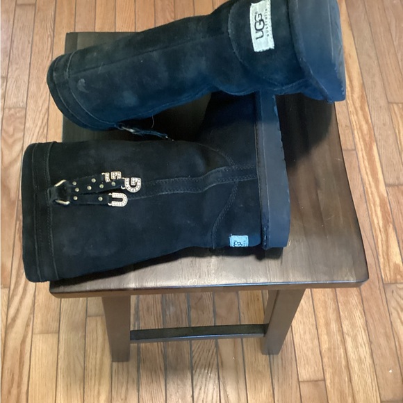 UGG - Picture 2 of 6